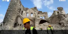 I palestinesi restaurano la fortezza storica di Gaza distrutta dai bombardamenti di Israele – Video
