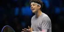 “Qui alle Atp Finals ha una precisione millimetrica. E poi la capacità di toglierti il tempo”: la forza di Sinner spiegata da Shelton