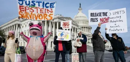 Usa, la Camera approva la legge per rendere pubblici tutti i file sul caso Epstein: 427 sì e un solo no