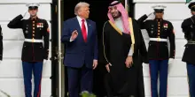 Trump “scagiona” bin Salman dall’omicidio del giornalista Khashoggi: “Non ne sa nulla. A molte persone quel signore non piaceva”