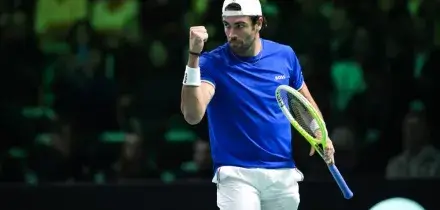 Coppa Davis, Berrettini e Cobolli trascinano l’Italia in semifinale: Austria battuta in due match. Azzurri convincenti anche senza Sinner e Musetti