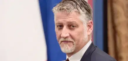 Si è dimesso il capoufficio stampa del ministro Giuli: ha usato la mail del dicastero per fare campagna elettorale sul voto in Campania