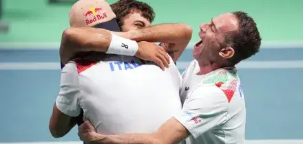 L’Italia sfida la Spagna in finale per il tris in Coppa Davis: cominciano Berrettini e Carreño Busta | La diretta