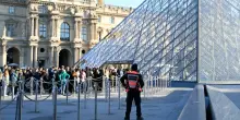 Furto al Louvre: arrestate altre 4 persone nell’inchiesta per il “colpo del secolo”