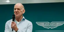 Adrian Newey nuovo team principal della Aston Martin, come cambia la F1: gli scenari per il 2026 e il futuro di Verstappen