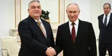 Orban a Mosca, Putin apre al vertice Usa-Russia a Budapest. Merz: “Il premier ungherese non gioca nella nazionale Ue”