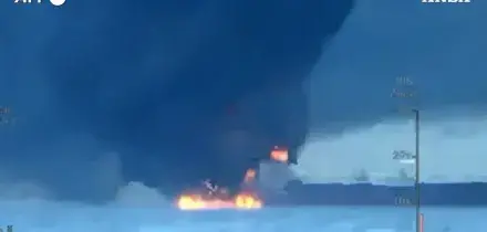 Kiev attacca con droni due petroliere nel Mar Nero: le immagini diffuse dai servizi segreti ucraini