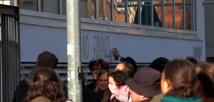 Assalto alla sede de La Stampa: il momento in cui i manifestanti pro Palestina entrano nell’edificio – Video