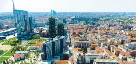 Milano capitale mondiale dei milionari: sono 115mila, uno ogni 12 abitanti. Pi&ugrave; che a New York e Londra