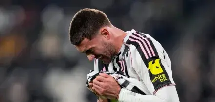 Juventus, lungo stop per Vlahovic: l’infortunio è anche più grave del previsto. I tempi di recupero