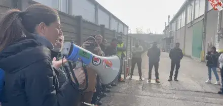 L’azienda di Rho lascia 42 lavoratori a casa. “Colpa dei dazi di Trump. Il rischio è che lo facciano anche altre imprese”