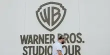 Warner Bros boccia la nuova offerta di Paramount. Il cda: &ldquo;Raccomandiamo l&rsquo;intesa con Netflix&rdquo;