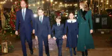 “Nel suo cuore, il Natale parla d’amore”: il messaggio di Kate Middleton alla festa nell’abbazia di Westminster con i figli e gli amici vip