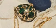 Ladro ingoia l’uovo Fabergé tempestato di diamanti di James Bond e fugge: “Ci sono voluti sei giorni prima che lo espellesse e la polizia recuperasse il gioiello”
