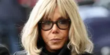 Brigitte Macron chiama “brutte stron*e” le femministe che contestano il comico Ary Abbittan