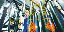 Rheinmetall, la Germania sfida gli Usa sulla produzione di munizioni: ora punta ad assorbire i lavoratori dell&rsquo;automotive