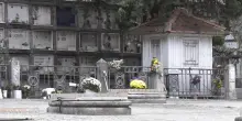 Modena, i senza fissa dimora dormono nei loculi vuoti del cimitero di San Cataldo