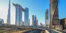 &ldquo;Un bonus di 715 euro a chi invita amici e parenti&rdquo;: Dubai &egrave; in crisi, lo stratagemma del governo per recuperare turisti. Cos&igrave; &egrave; crollato il mito del parco giochi per ultra-ricchi e influencer