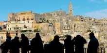 I prezzi folli di Matera: &ldquo;Una focaccia a 14 euro e la pizza a 20 euro, affitti aumentati del 33,5% a causa del boom di alloggi turistici&rdquo;