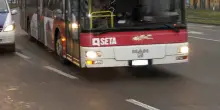 Aggredisce sessualmente un 14enne alla fermata del bus, lui lo registra e lo fa arrestare