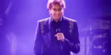 &ldquo;Ho un cancro al polmone sinistro, sto facendo degli esami e devo operarmi&rdquo;: Barry Manilow annulla tutti i suoi concerti
