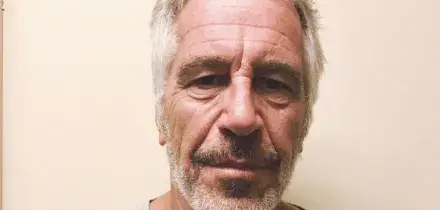 Negli Epstein Files nomi, foto e video delle vittime nude: il Dipartimento Usa non le he censurate. Il mistero sul figlio segreto