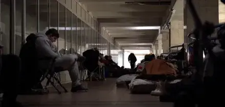 Massiccio attacco missilistico russo nella regione di Kiev: il video delle esplosioni e le persone nei rifugi