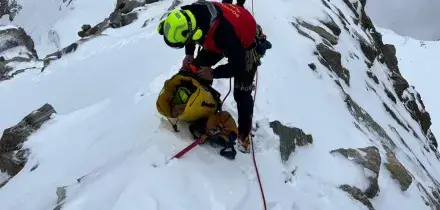 Escursionista 31enne travolto da una valanga sulla Marmolada: recuperato in un crepaccio, &egrave; gravissimo