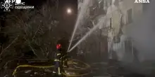 Attacco russo nella notte, le operazioni di soccorso nella regione di Odessa: i vigili del fuoco sgomberano i condomini danneggiati &ndash; Video