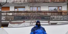 Dall&rsquo;unica via di accesso e fuga ai panelli fonoassorbenti, sicurezza sotto accusa per la strage del Costellation bar di Crans Montana