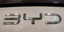 BYD davanti a Tesla, la corsa elettrica cambia leader dopo anni di dominio Usa