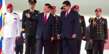 Cina: &ldquo;Usa rilascino immediatamente Maduro&rdquo;. New York Times: &ldquo;Almeno 40 morti nell&rsquo;attacco al Venezuela&rdquo;