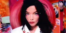 &ldquo;Groenlandesi dichiarate l&rsquo;indipendenza! Passare da un colonizzatore crudele a un altro &egrave; brutale&rdquo;: Bj&ouml;rk contro la Danimarca e le minacce di Donald Trump