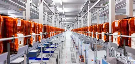 Per la Cina surplus commerciale da record nonostante le tensioni con gli Usa. Produzione di auto al nuovo massimo storico