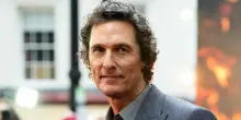 Matthew McConaughey dichiara guerra all&rsquo;intelligenza artificiale selvaggia. L&rsquo;avvocato: &ldquo;Deve essere remunerato per l&rsquo;utilizzo della voce e dell&rsquo;immagine&rdquo;
