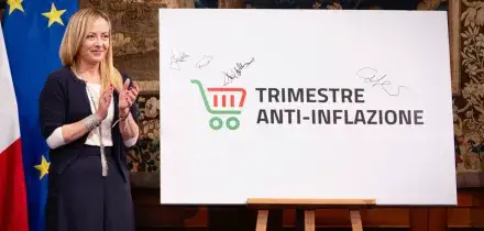 Salari stagnanti che non compensano l&rsquo;inflazione: i dati Inps. E le donne guadagnano il 30% in meno