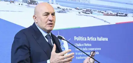 Artico, Crosetto: &ldquo;La Russia sposter&agrave; l&igrave; le sue risorse militari. I 15 soldati mandati dall&rsquo;Ue in Groenlandia? Una barzelletta&rdquo;