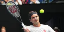 Il tempo passa, la classe no: Federer torna in campo agli Australian Open e sfoggia un tennis incantevole | Video