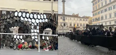 In fila per l&rsquo;ultimo addio a Valentino, l&rsquo;ultimo imperatore di Roma (e della moda). &ldquo;Giancarlo e Valentino: Forever&hellip;&rdquo;: una sola parola carica di un significato potente