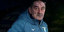 Sarri vede la Lazio sfuggirgli dalle mani: le tensioni con Lotito e il caso Romagnoli