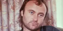 &ldquo;Ho subito 5 operazioni al ginocchio, ho un&rsquo;infermiera 24 ore su 24 e i miei reni sono intasati a causa dell&rsquo;alcol, ma c&rsquo;&egrave; ancora vita in me&rdquo;: cos&igrave; Phil Collins