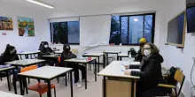 Scuola, centinaia di studenti al freddo (come ogni anno) ma la politica li ignora. E il governo non vuole saperne: &ldquo;Colpa degli enti locali&rdquo;
