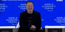 &ldquo;Il board &egrave; peace o piece?&rdquo;: Elon Musk a Davos prende in giro Trump e ironizza su Groenlandia e Venezuela &ndash; Video