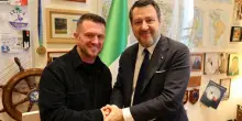 Cocaina, frodi, stalking e xefonobia: Salvini porta al ministero Tommy Robinson, star dei neofascisti inglesi