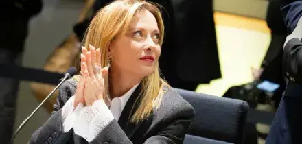 &ldquo;Il primo volto noto inquadrato in platea a Sanremo potrebbe essere quello di Giorgia Meloni, con la figlia Ginevra accanto&rdquo;: l&rsquo;indiscrezione sulla presenza della premier all&rsquo;Ariston