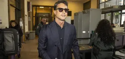 L&rsquo;affondo di Mediaset contro Fabrizio Corona: &ldquo;Lucra attraverso l&rsquo;insulto. Libert&agrave; di espressione non &egrave; libert&agrave; di diffamare&rdquo;