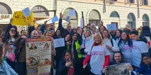 Roma, i caregiver famigliari in piazza contro il ddl del governo: &ldquo;Stanchi di elemosinare briciole&rdquo;