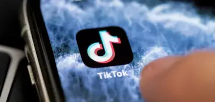 La Commissione europea: &ldquo;TikTok crea dipendenza, viola il Digital services act&rdquo;. La piattaforma: &ldquo;Privo di fondamento&rdquo;