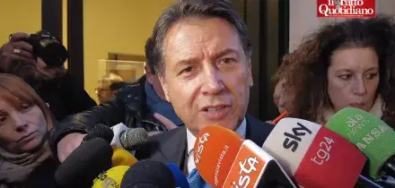 Conte ai cronisti: &ldquo;Meloni in Aula sull&rsquo;emergenza in Sicilia? Ma secondo voi ci mette la faccia, suvvia&hellip;&rdquo;