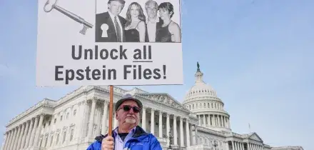 Caso Epstein, nei nuovi file Trump nominato almeno 3.200 volte: &ldquo;Ricevette sesso orale da una 13enne&rdquo;. Spuntano anche Melania e il segretario Lutnick